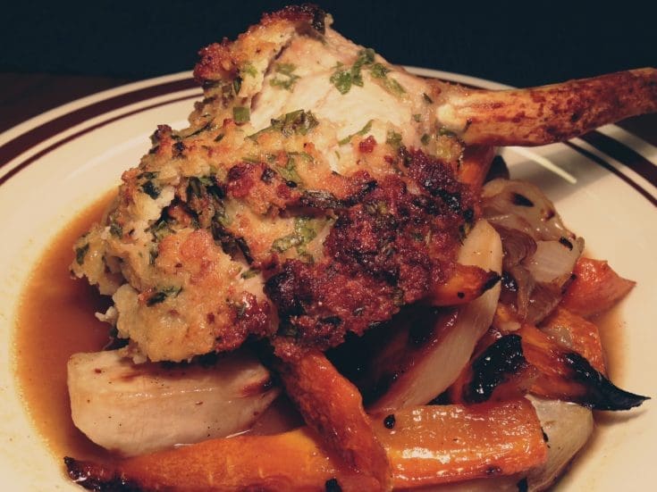 Carré de porc en croûte d’herbes et légumes grillés