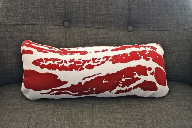 bacon-coussin-divan