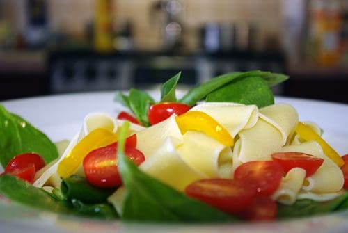 Tagliatelles aux épinards et tomates cerises