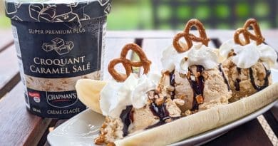 Banane écartillée (banana split) au croquant caramel salé et pretzels